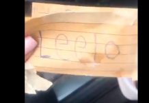 Mujer encuentra nota acosadora en su parabrisas