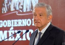 CNTE levanta plantón en Michoacán, AMLO lo celebra