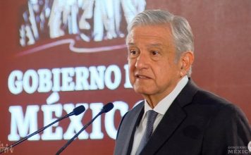 CNTE levanta plantón en Michoacán, AMLO lo celebra